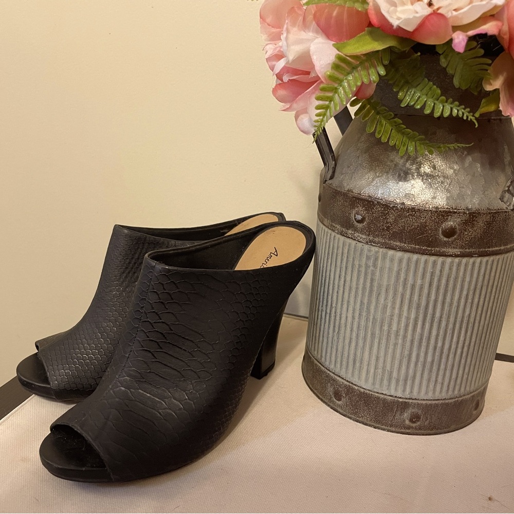American Eagle size US 7 1/2. Open toed high heel.